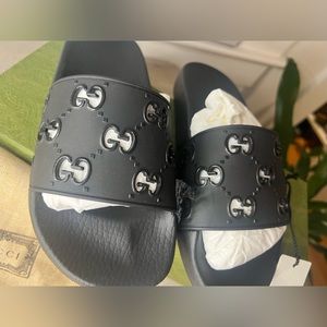 Brand new never worn black Gucci slides